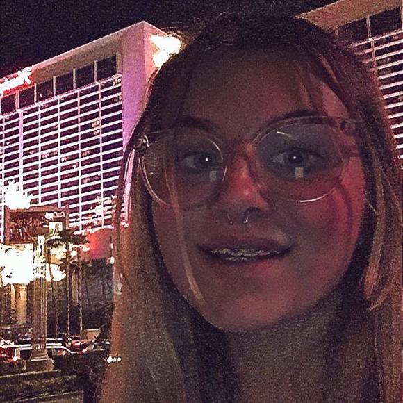 Meet your Posher, Larae - Picture 1 of 1